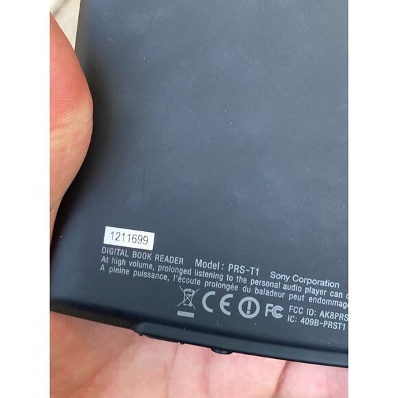 Black Sony PRS-T1 Digital eReader Touchscreen eInk 2GB WiFi Working W/ Stylus - Picture 2 of 3